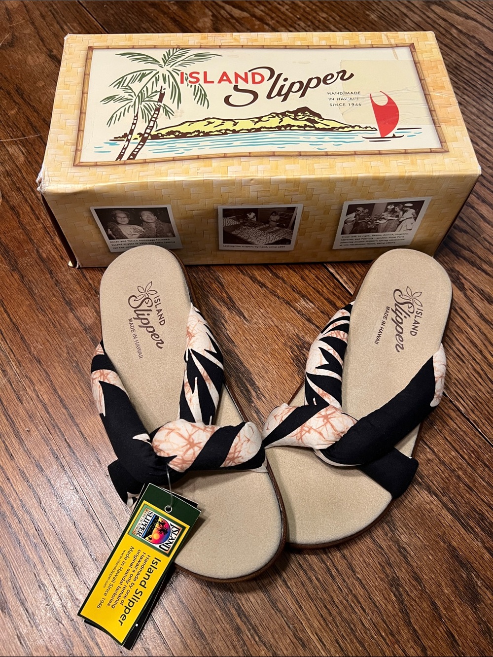 Island Slipper Women's Fabric Puff Slide Black Tapa